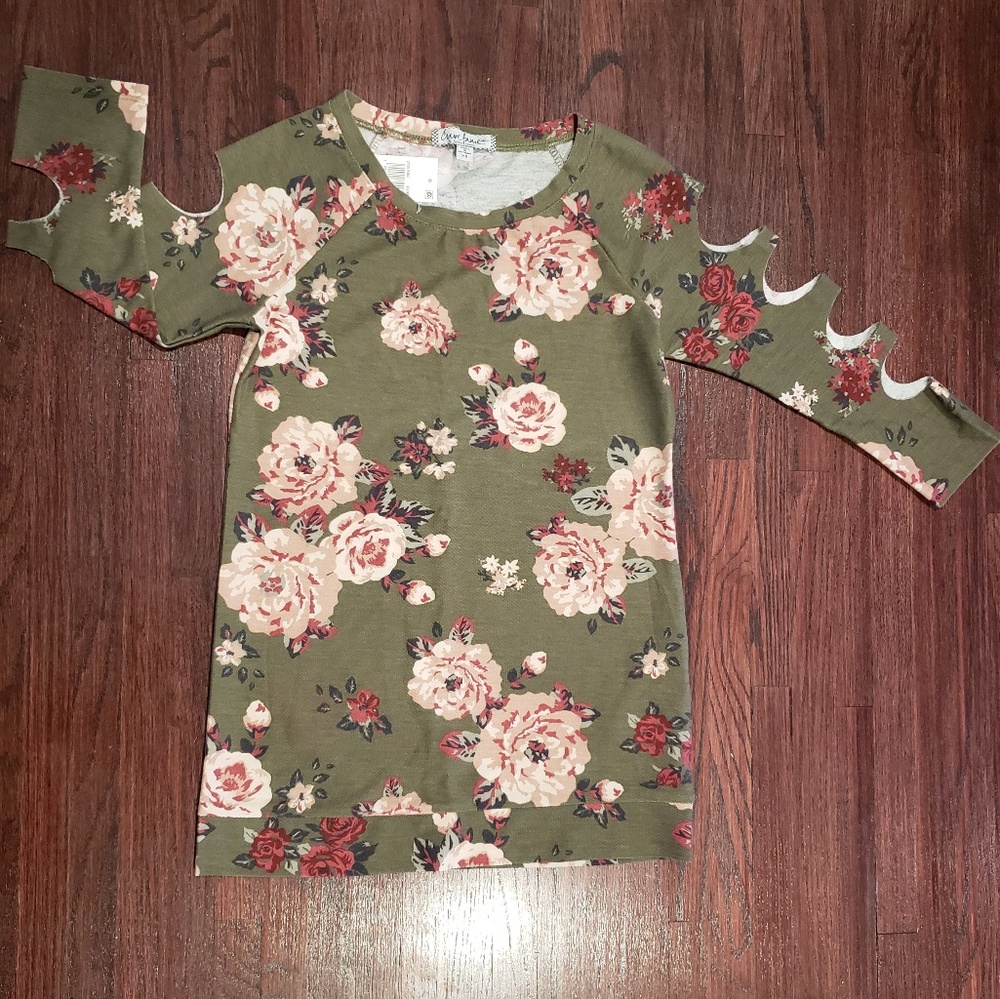NWT Crave Fame by Almost Famous Olive top